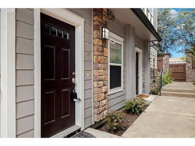 10882 Ne RED WING Way 204, Beaverton, OR 97006