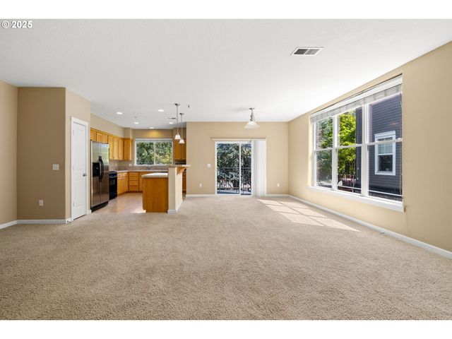 10882 Ne RED WING Way 204, Beaverton, OR 97006