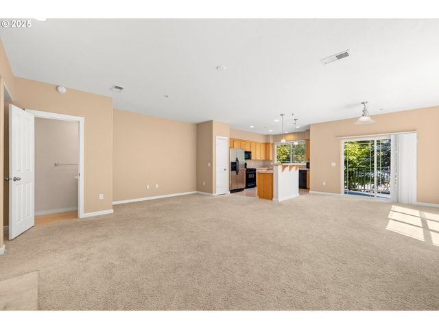 10882 Ne RED WING Way 204, Beaverton, OR 97006