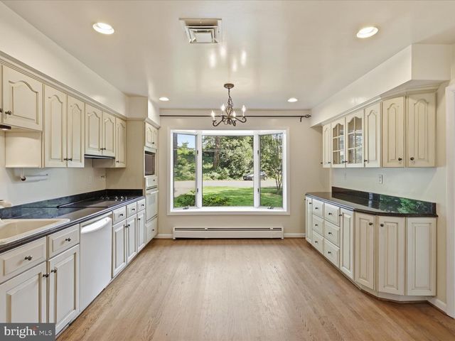 6533 COPA CT, Falls Church, VA 22044