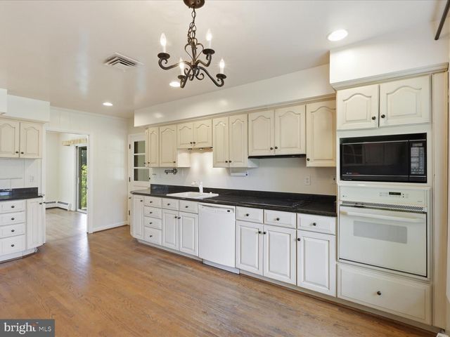 6533 COPA CT, Falls Church, VA 22044