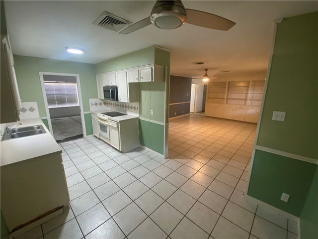 4401 Omalley Dr, Corpus Christi, TX 78413