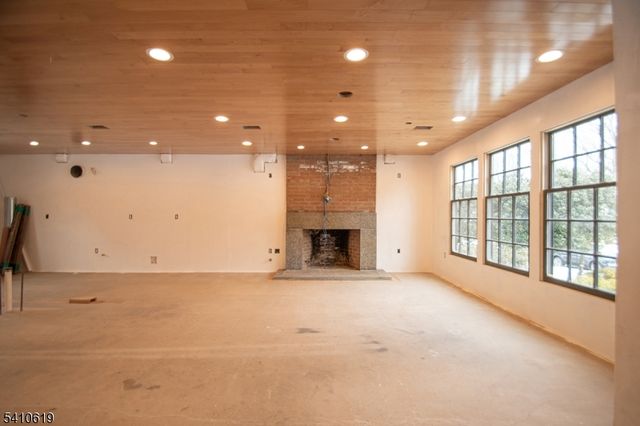 105 Larned Rd, Summit City, NJ 07901