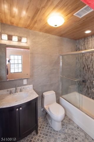 105 Larned Rd, Summit City, NJ 07901