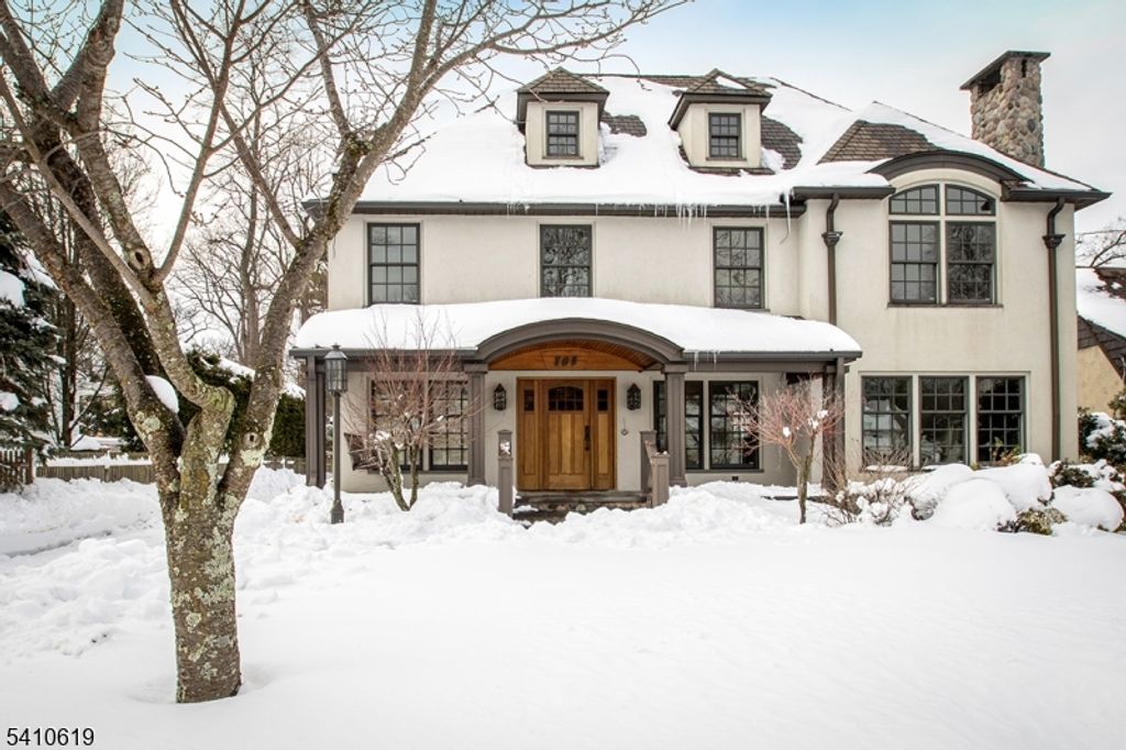 105 Larned Rd, Summit City, NJ 07901