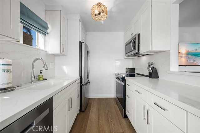 700 E Oceanfront, Newport Beach, CA 92661