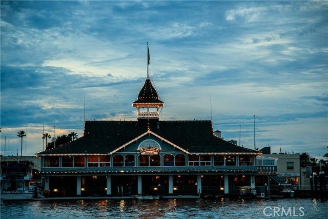 700 E Oceanfront, Newport Beach, CA 92661