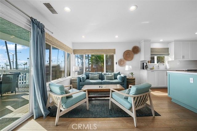 700 E Oceanfront, Newport Beach, CA 92661