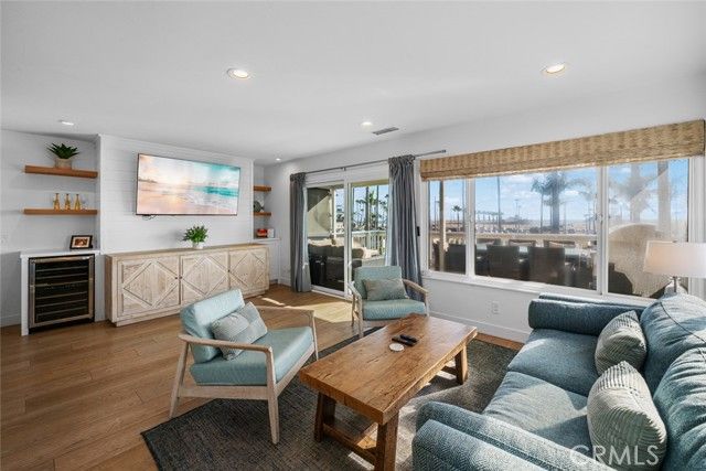 700 E Oceanfront, Newport Beach, CA 92661