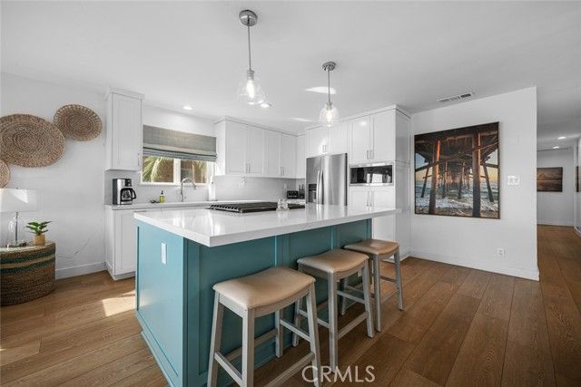 700 E Oceanfront, Newport Beach, CA 92661