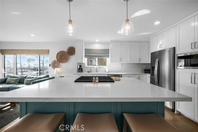 700 E Oceanfront, Newport Beach, CA 92661