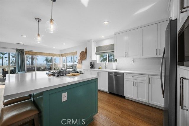 700 E Oceanfront, Newport Beach, CA 92661