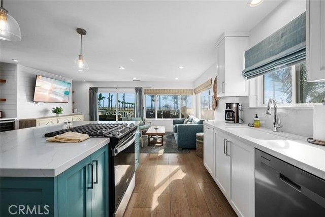 700 E Oceanfront, Newport Beach, CA 92661