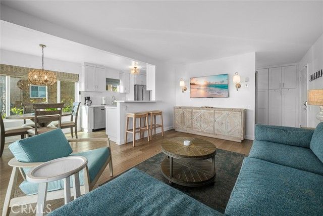 700 E Oceanfront, Newport Beach, CA 92661