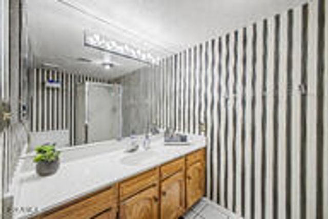 8301 N 21ST Drive F203, Phoenix, AZ 85021