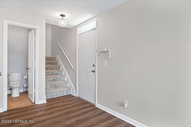 2001 WOOD HILL Drive, Jacksonville, FL 32256