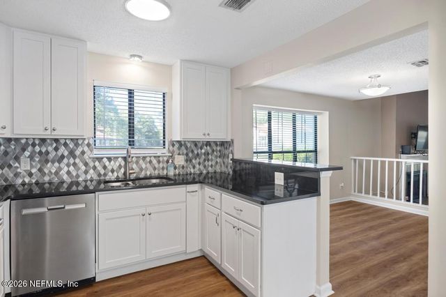 2001 WOOD HILL Drive, Jacksonville, FL 32256