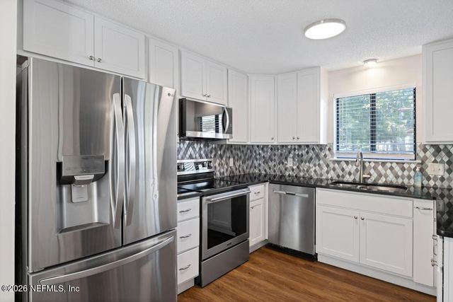 2001 WOOD HILL Drive, Jacksonville, FL 32256