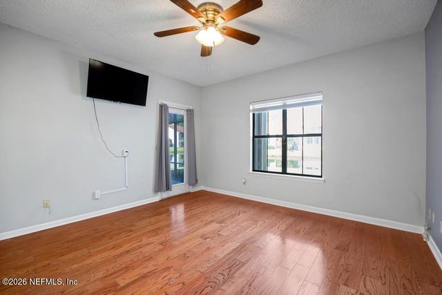 2001 WOOD HILL Drive, Jacksonville, FL 32256