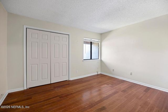 2001 WOOD HILL Drive, Jacksonville, FL 32256