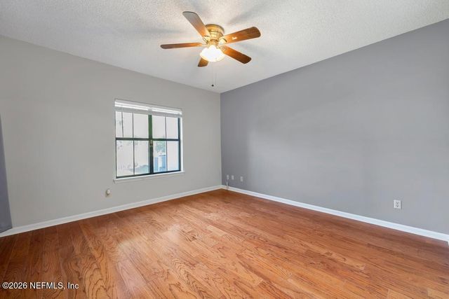 2001 WOOD HILL Drive, Jacksonville, FL 32256