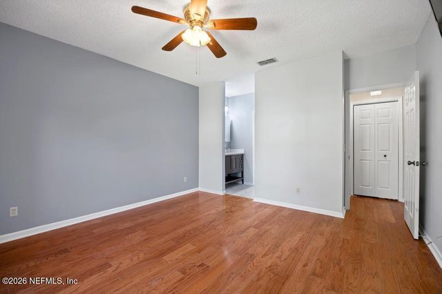 2001 WOOD HILL Drive, Jacksonville, FL 32256