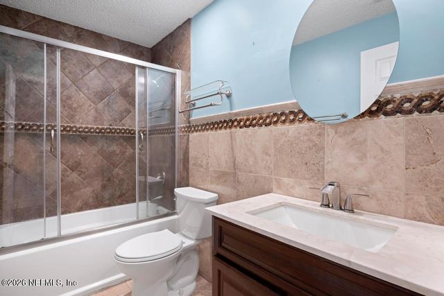 2001 WOOD HILL Drive, Jacksonville, FL 32256