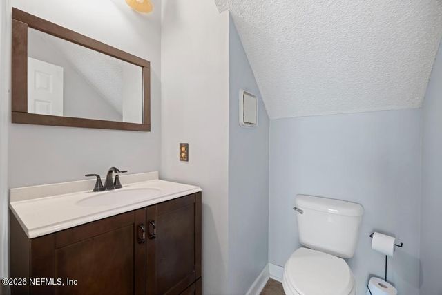 2001 WOOD HILL Drive, Jacksonville, FL 32256