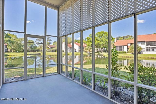 2001 WOOD HILL Drive, Jacksonville, FL 32256