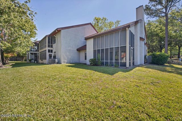 2001 WOOD HILL Drive, Jacksonville, FL 32256