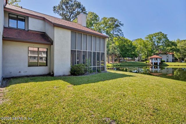 2001 WOOD HILL Drive, Jacksonville, FL 32256