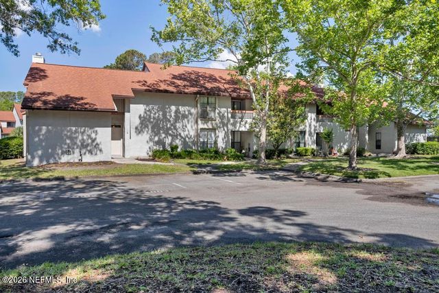 2001 WOOD HILL Drive, Jacksonville, FL 32256