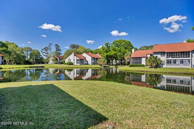 2001 WOOD HILL Drive, Jacksonville, FL 32256