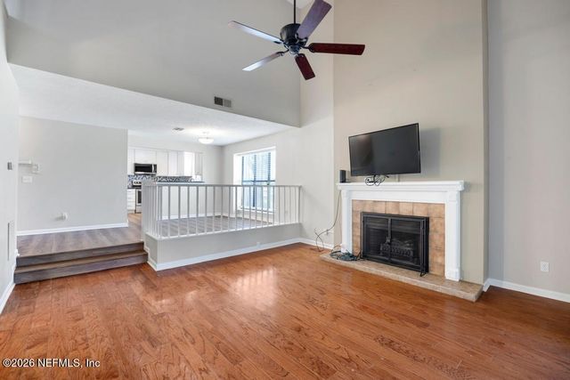 2001 WOOD HILL Drive, Jacksonville, FL 32256