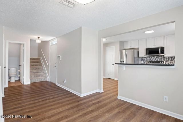 2001 WOOD HILL Drive, Jacksonville, FL 32256