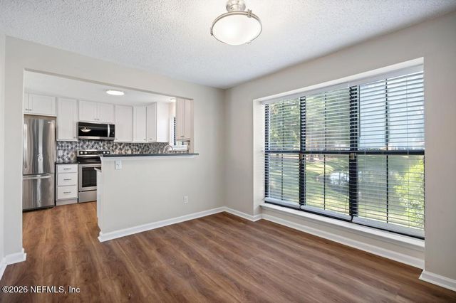 2001 WOOD HILL Drive, Jacksonville, FL 32256