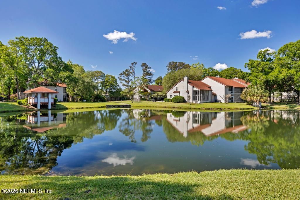 2001 WOOD HILL Drive, Jacksonville, FL 32256