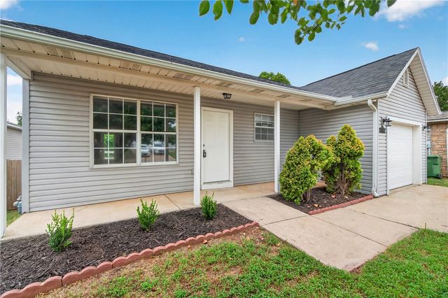 1106 S E Street, Rogers, AR 72756