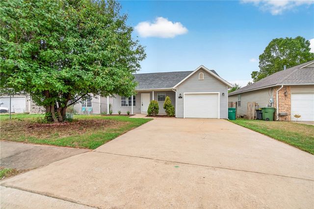 1106 S E Street, Rogers, AR 72756
