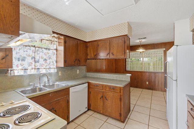 1908 S Fisher Court, Pasadena, TX 77502