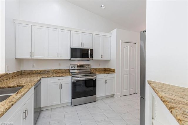 5446 Whitten DR 19, Naples, FL 34104