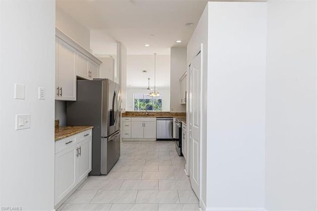 5446 Whitten DR 19, Naples, FL 34104