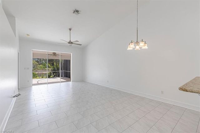 5446 Whitten DR 19, Naples, FL 34104
