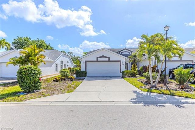 5446 Whitten DR 19, Naples, FL 34104
