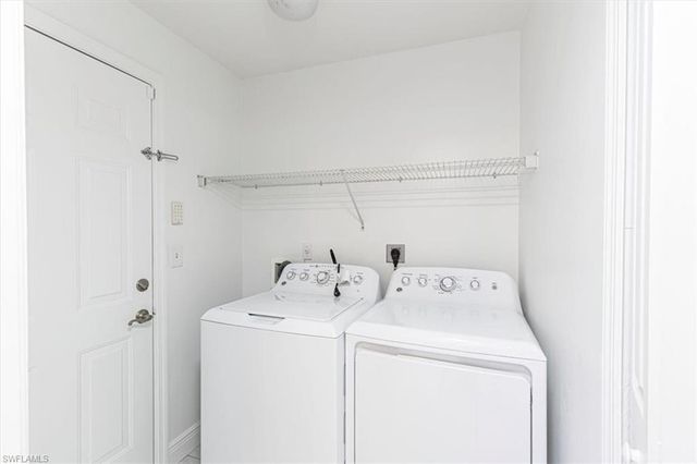 5446 Whitten DR 19, Naples, FL 34104