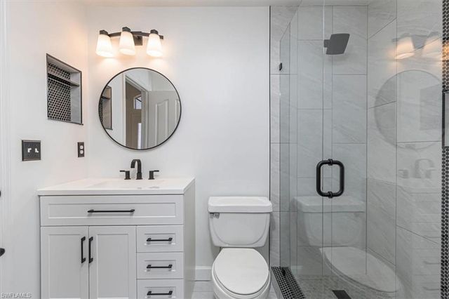 5446 Whitten DR 19, Naples, FL 34104