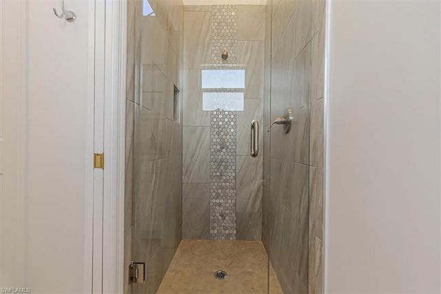 5446 Whitten DR 19, Naples, FL 34104