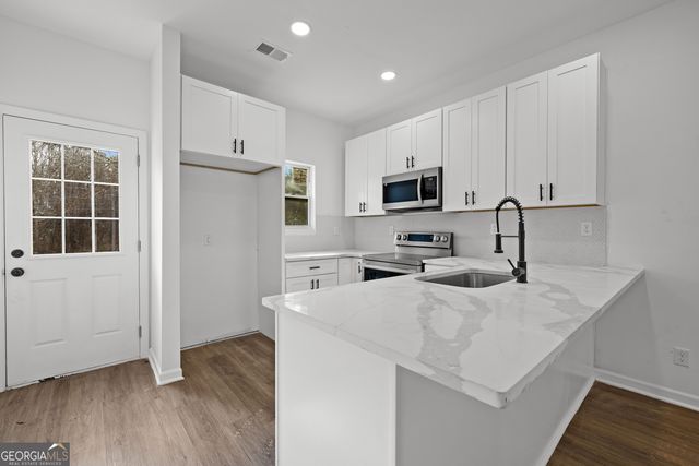 13 Midland Park Way, Newnan, GA 30263