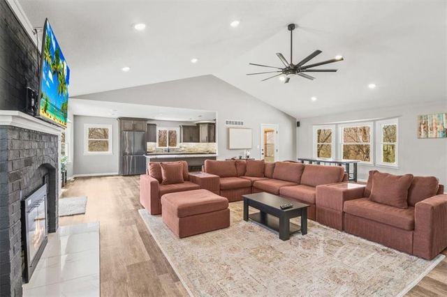 12425 Northern Avenue, Liberty, MO 64068