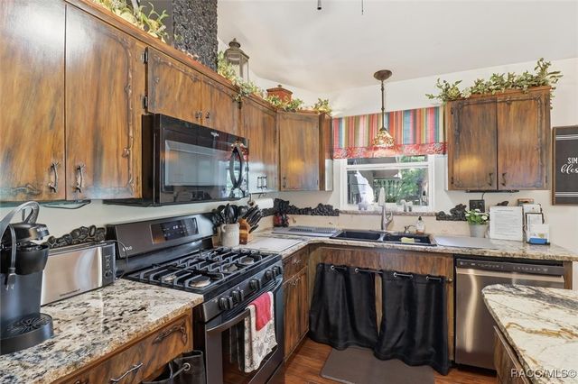 398 S Winterset Avenue, Crystal River, FL 34429